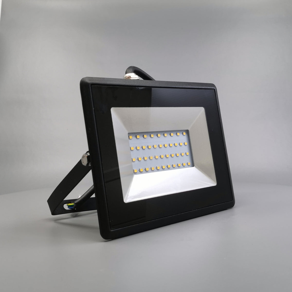 30W LED projektør 3000K 2550Lm sort (360° frame 22)