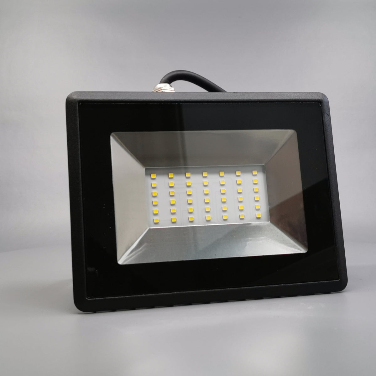 30W LED projektør 4000K 2550Lm sort (360° frame 24)