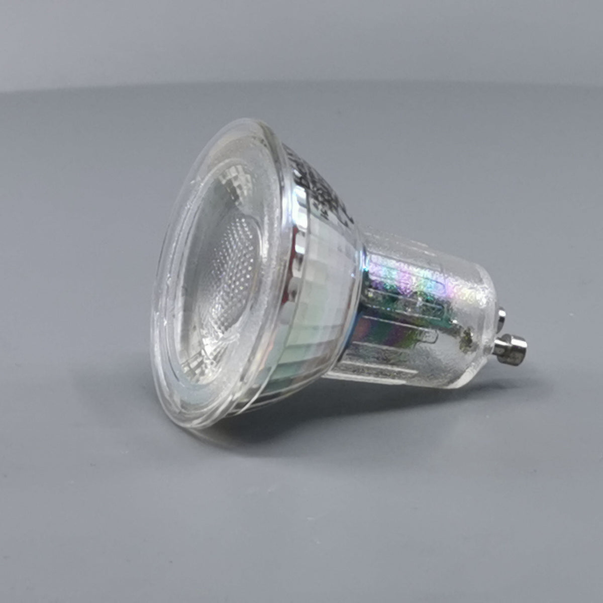 Diolux 4,7W GU10 3-trinsdæmpbar LED pære 3000K 38° (360° frame 2)