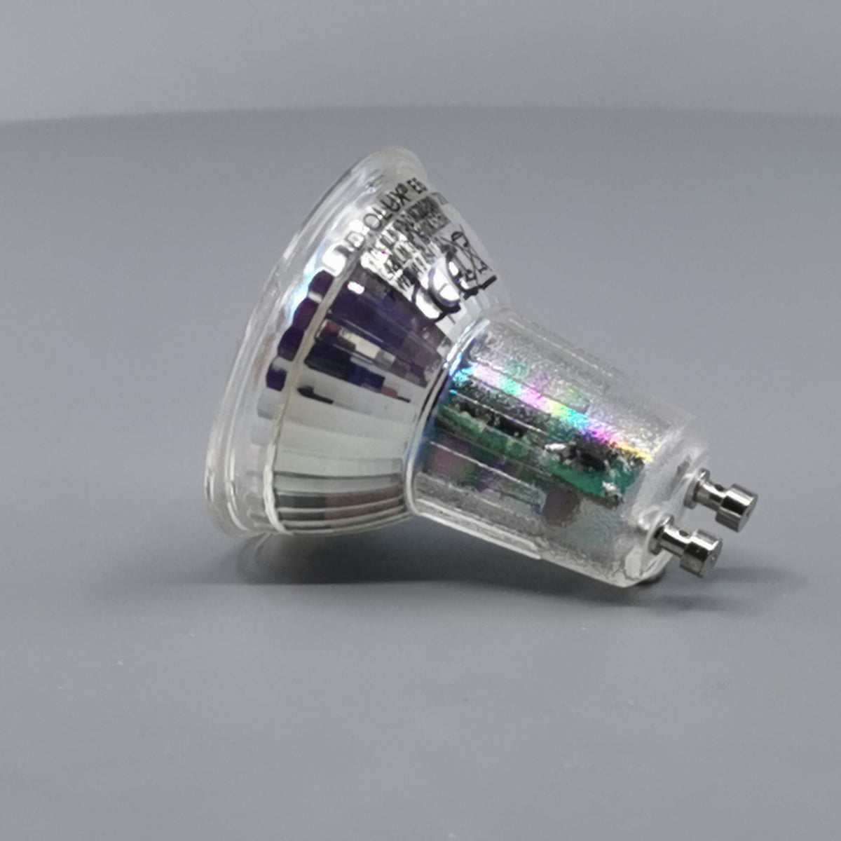 Diolux 4,7W GU10 3-trinsdæmpbar LED pære 3000K 38° (360° frame 5)