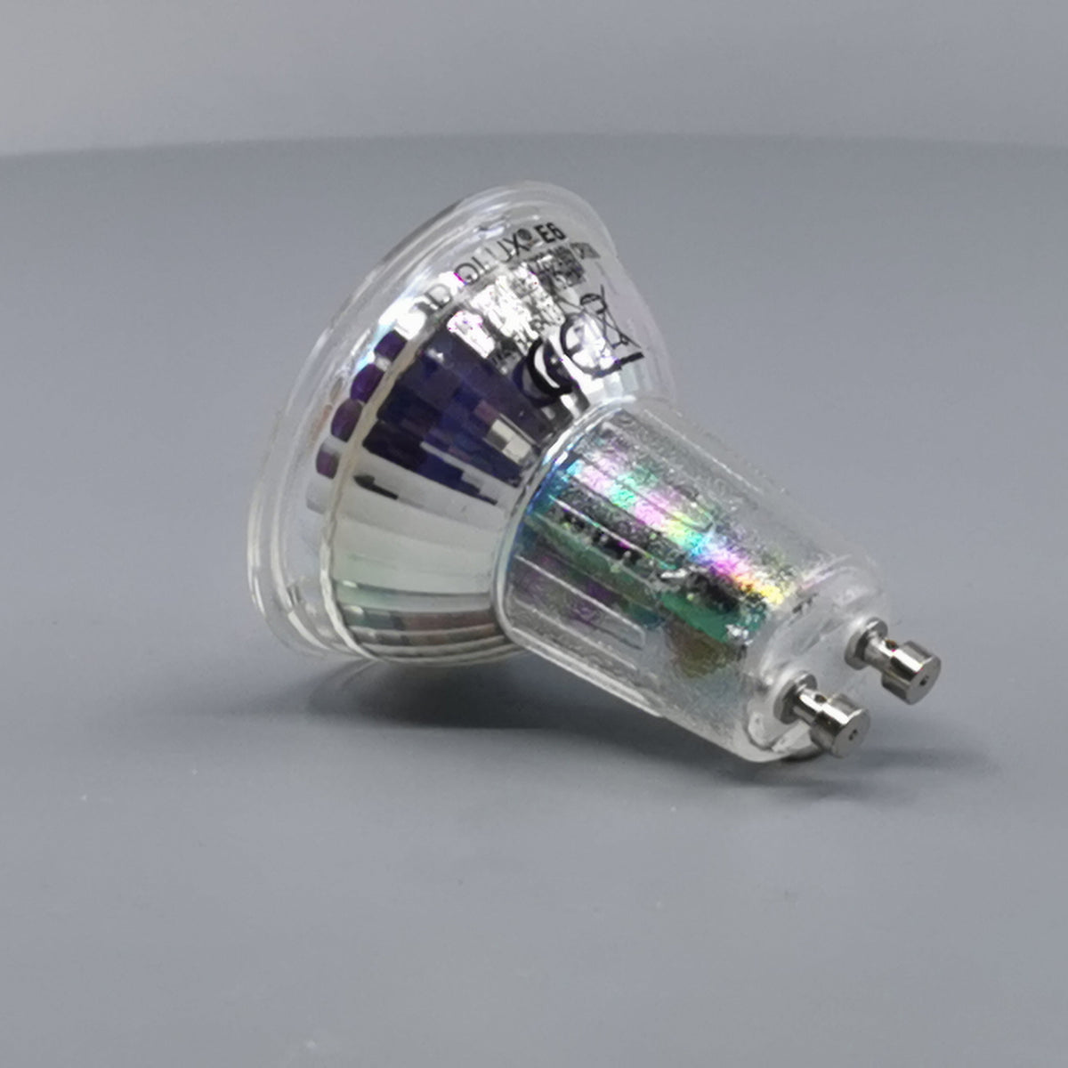 Diolux 4,7W GU10 3-trinsdæmpbar LED pære 3000K 38° (360° frame 6)