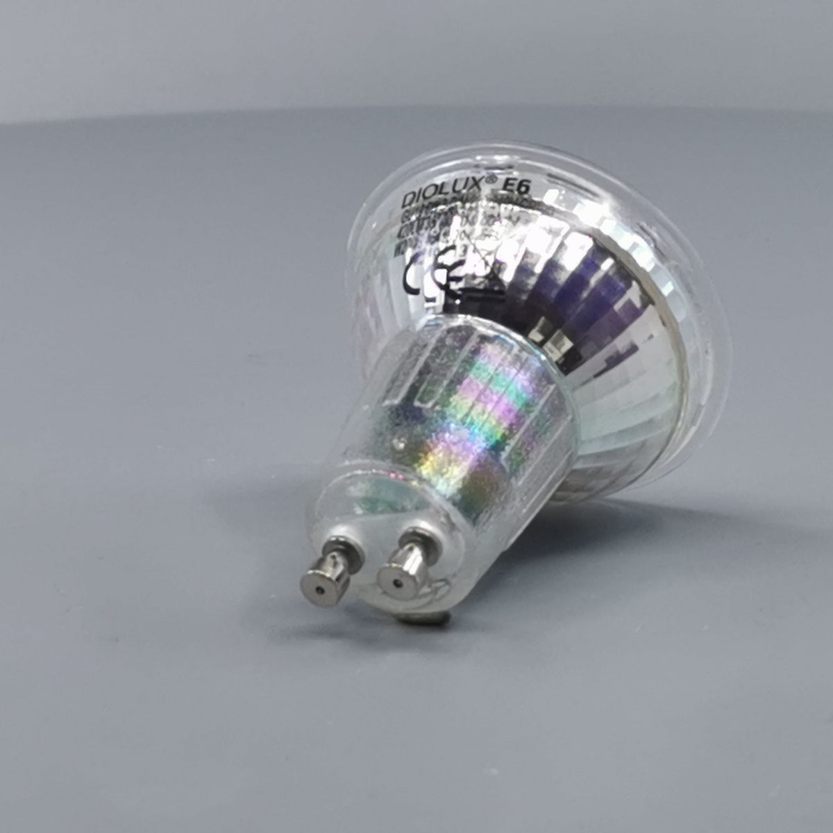 Diolux 4,7W GU10 3-trinsdæmpbar LED pære 3000K 38° (360° frame 11)