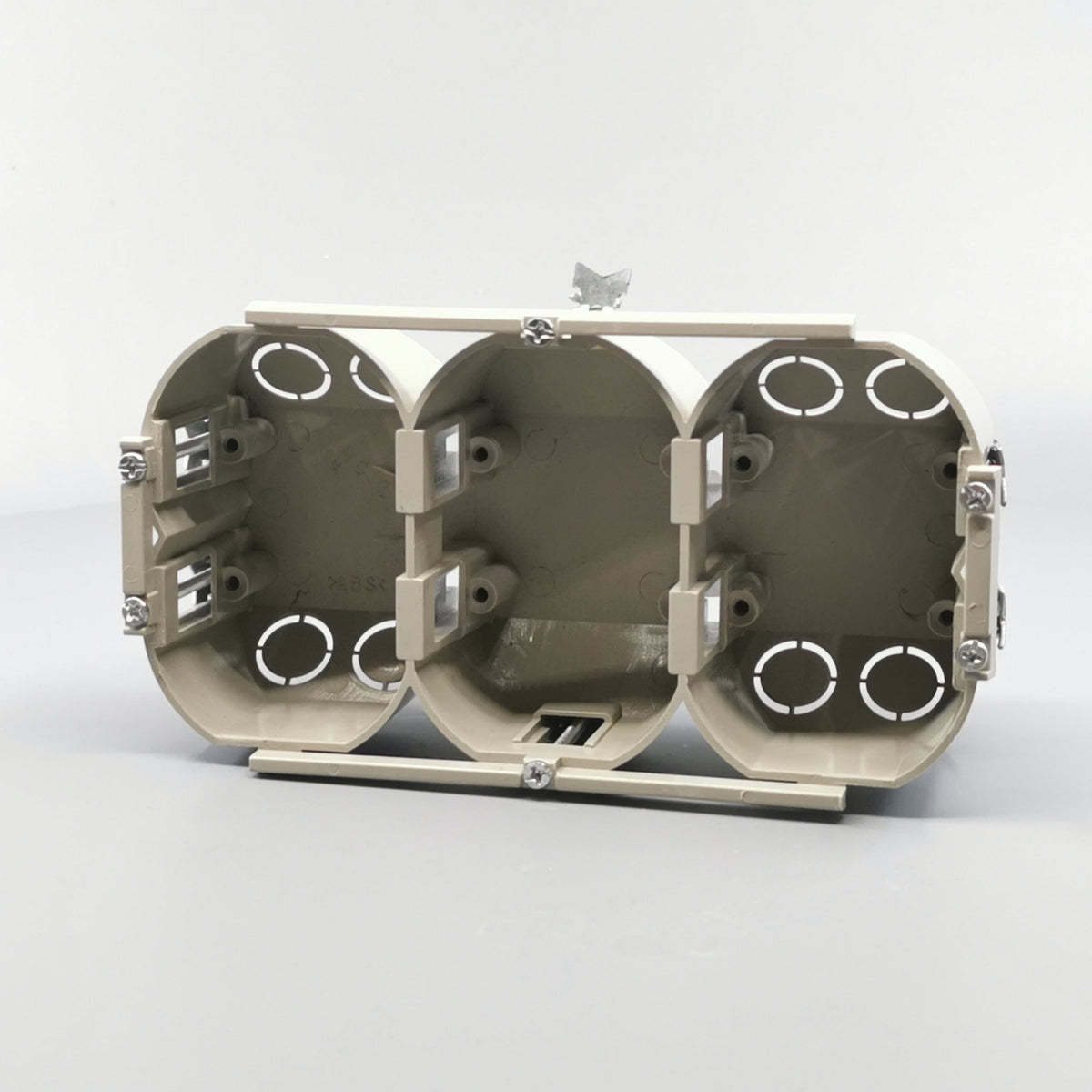 Kennig forfradåse 3x1½ modul (360° frame 2)
