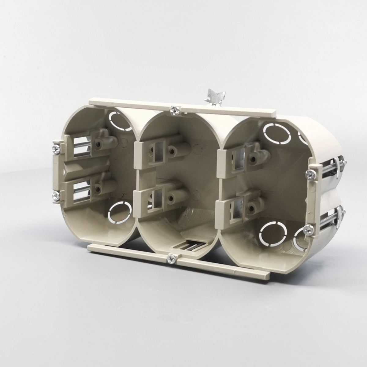 Kennig forfradåse 3x1½ modul (360° frame 3)