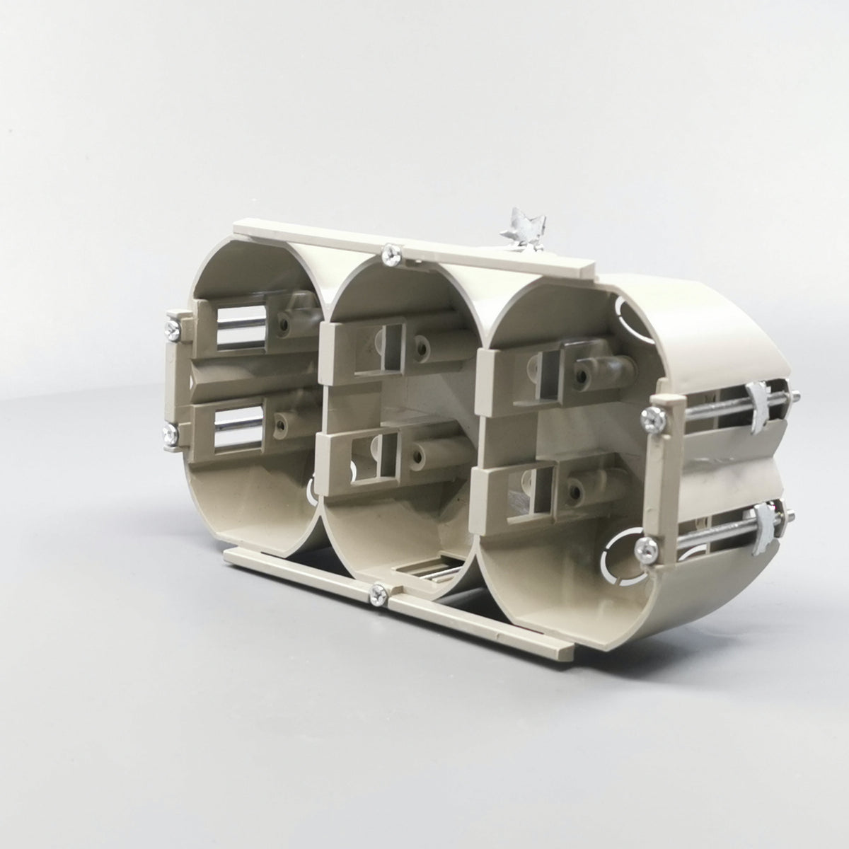 Kennig forfradåse 3x1½ modul (360° frame 4)