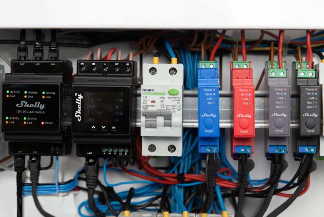 Shelly LAN Switch - DIN-skinne switch 5xRJ45 porte