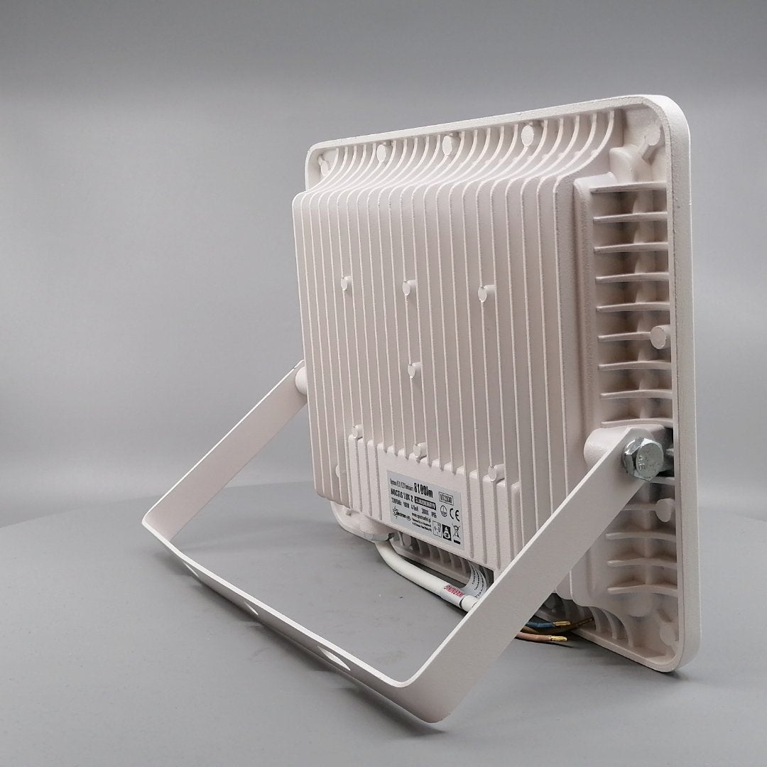 100W LED Projektør 3000K 8100 Lumen (360° frame 17)