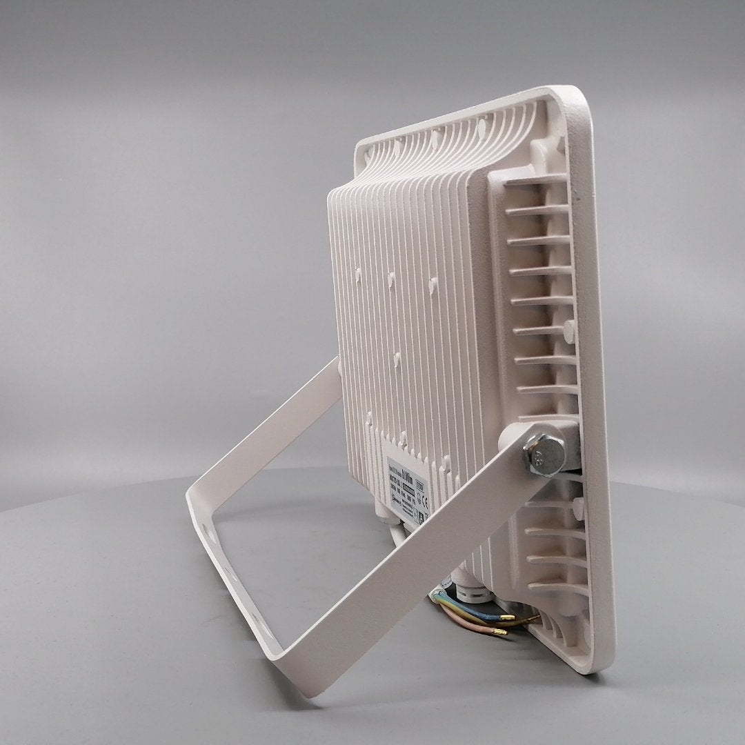 100W LED Projektør 3000K 8100 Lumen (360° frame 18)