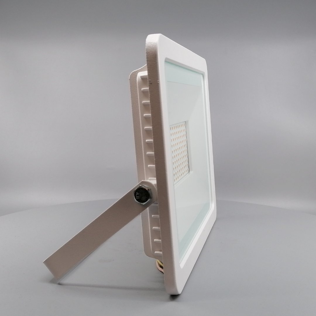 100W LED Projektør 3000K 8100 Lumen (360° frame 20)