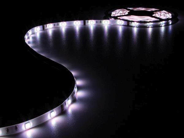 Stænktæt LED strip (IP61) - 12V, 30 RGB LED (5 meter)