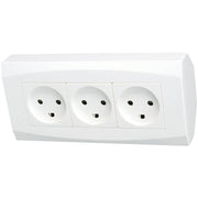 Tripel stikkontakt med jord til hjørnemontage