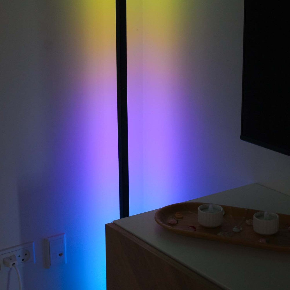 145cm RGBIC hjørnelampe med Wifi og app styring - 12W, 230V