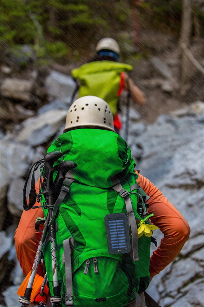 Powerbank 8.0 med solcelle og lygte - 8.000mAh, Sort