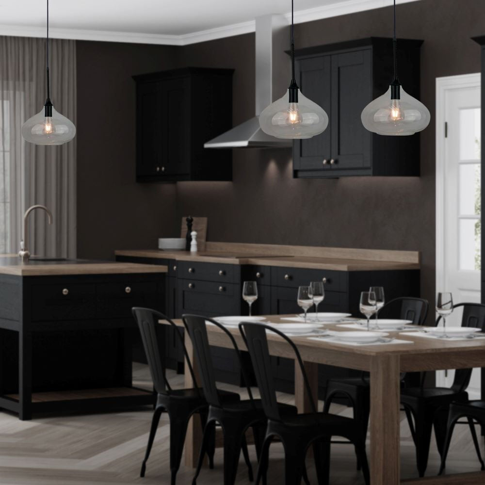 Moderne glas pendellampe i glansfuldt sort design med en diameter på 280 mm og E27 fatning.