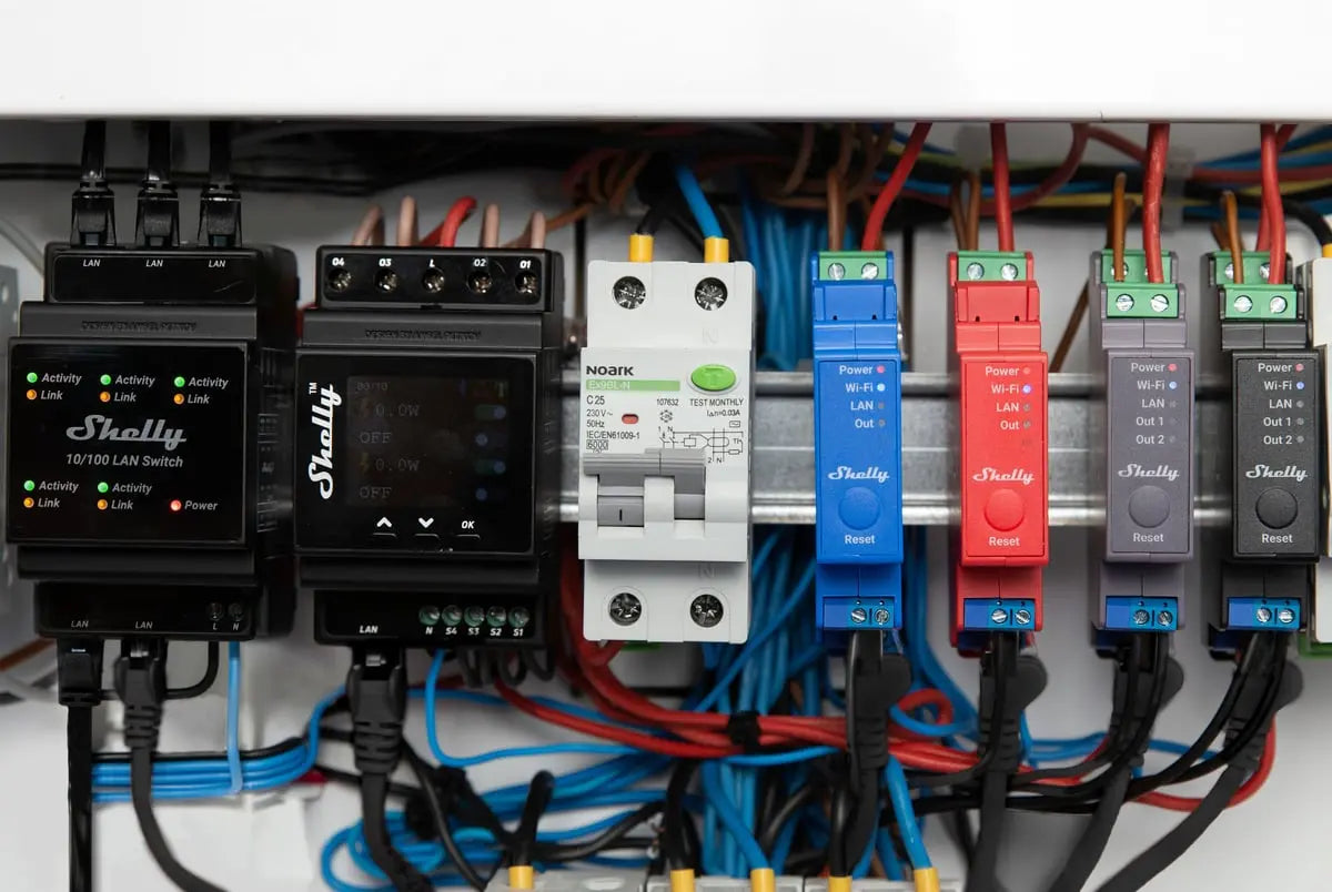 Shelly LAN Switch - DIN-skinne switch 5xRJ45 porte