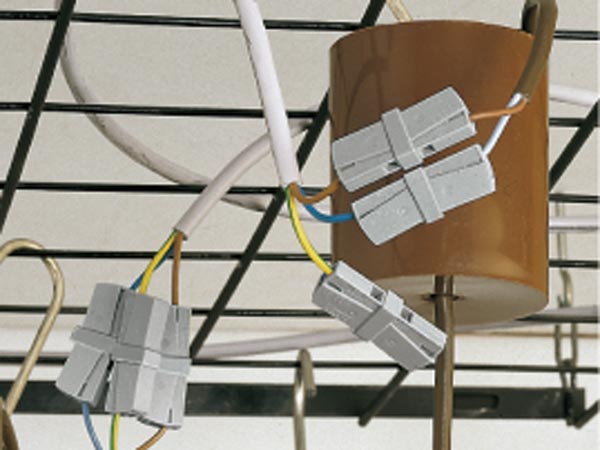 BELYSNINGSKLEMME 2,5MM2 GRÅ