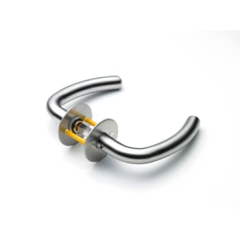 dørgreb k-form m/ros 40-65 l18 monteret massiv roset ø50x2mm