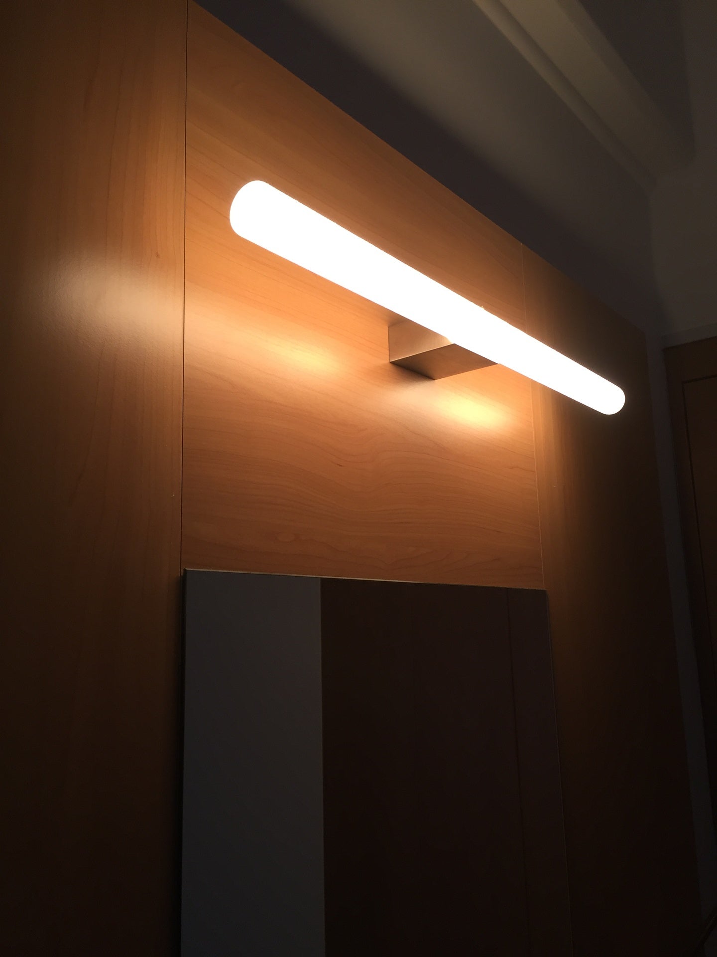 LED linestrarør - 7W / 240V, S14d 1-sokkel (Ø30x500mm)