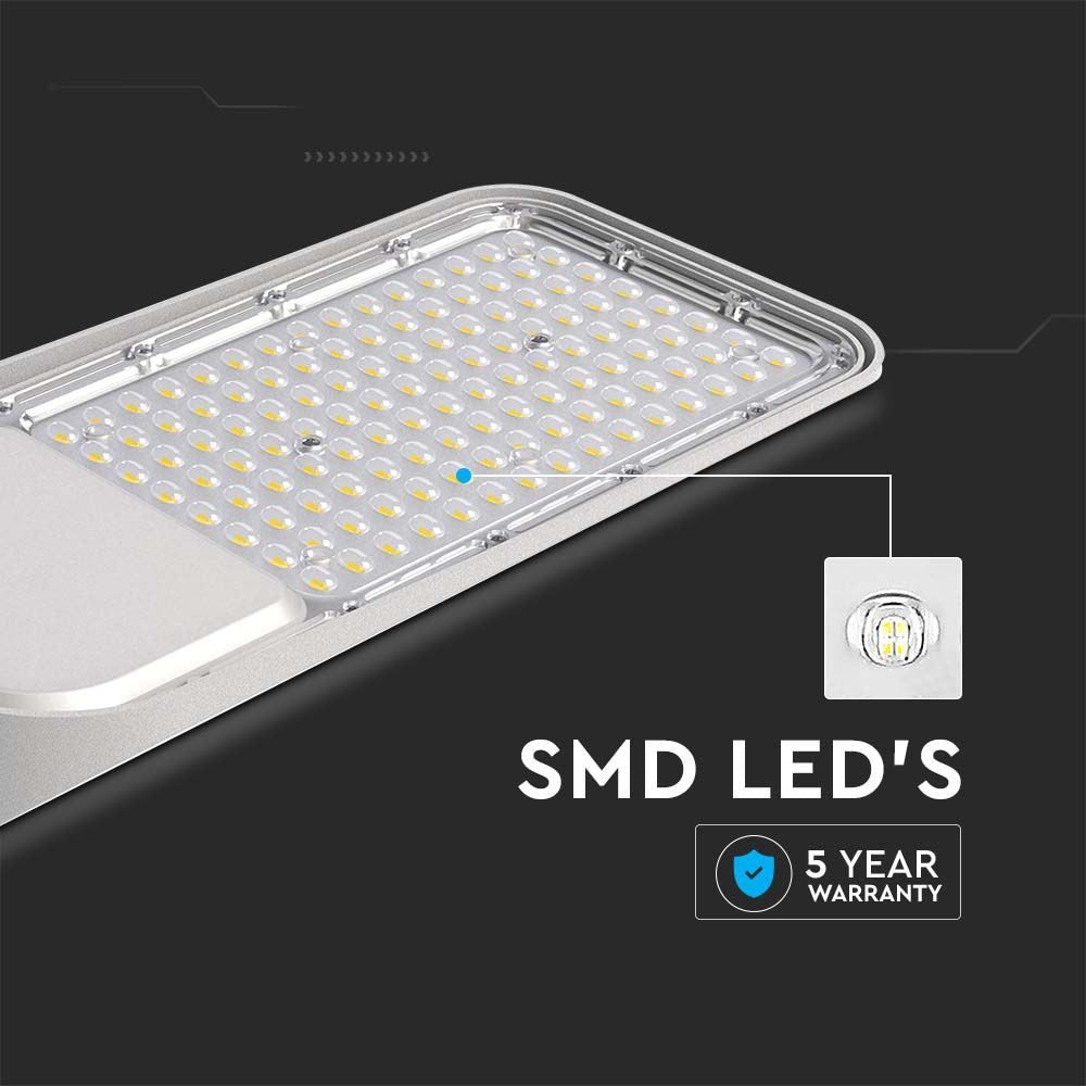 50W LED Vejlys med Fotocellesensor og Samsung Chip - Inkluderer Adapter - Lysfarve 6500K - Lysstyrke på 100lm/W