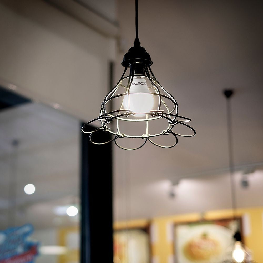 4,5W LED Pære i Plastik med E14 Fatning - 3000K, 470lm - Energibesparende belysning til dit hjem