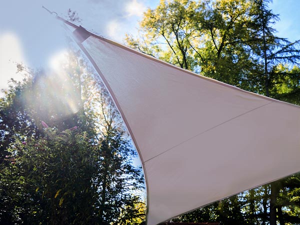 Trekantet solsejl m. LED kantlys - 3,6 x 3,6 x 3,6m LYSEGRÅ