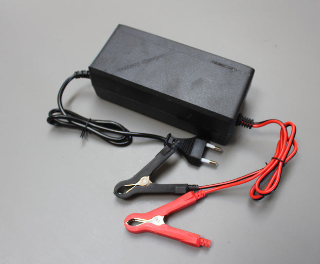 LiFePO4 batteri - 12V 200Ah, indbygget BMS incl. 230V lader