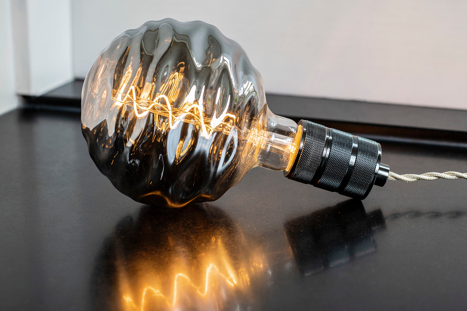 G150 Filament LED pære - 240V 3W E27 (2200K), Sort finish