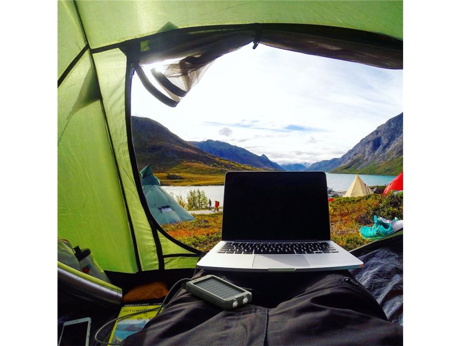 Powerbank 8.0 med solcelle og lygte - 8.000mAh, Sort