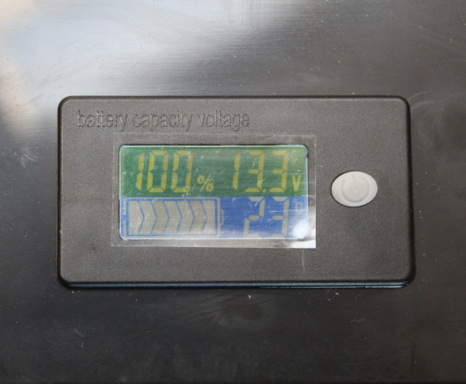 LiFePO4 batteri - 12V 200Ah, indbygget BMS incl. 230V lader