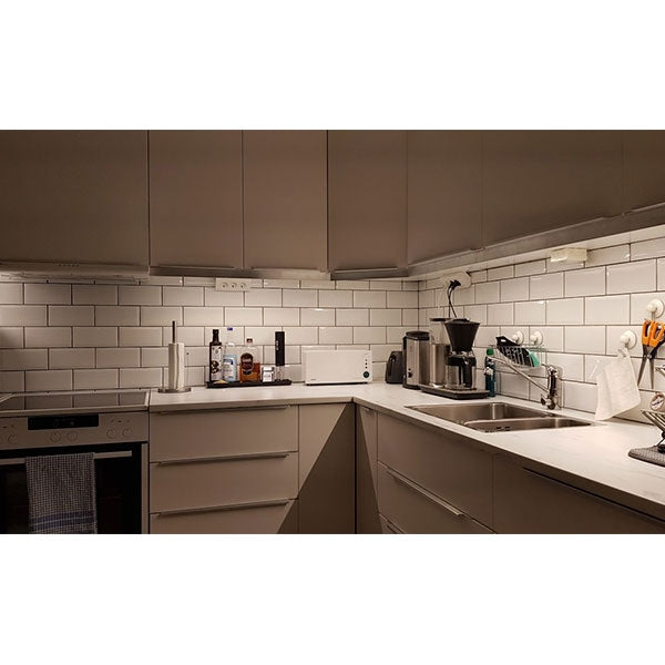 Tripel schuko stikkontakt med jord til hjørnemont.