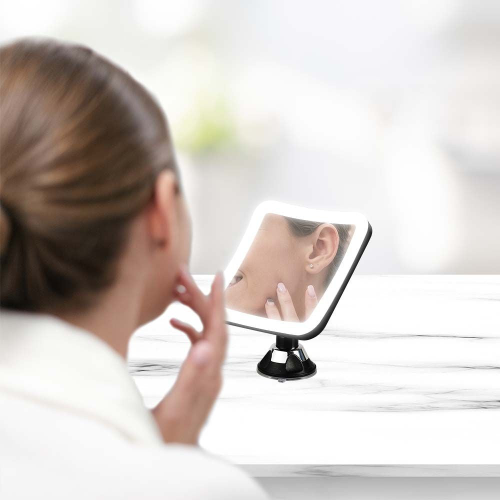 3,2W LED Spejllampe med Sort Hus og 3xAA Batteri - Perfekt til Badeværelset - 16,2x19,2cm