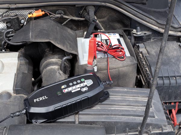 Intelligent automatisk bil-batterilader - 6V / 12V (3,8A)