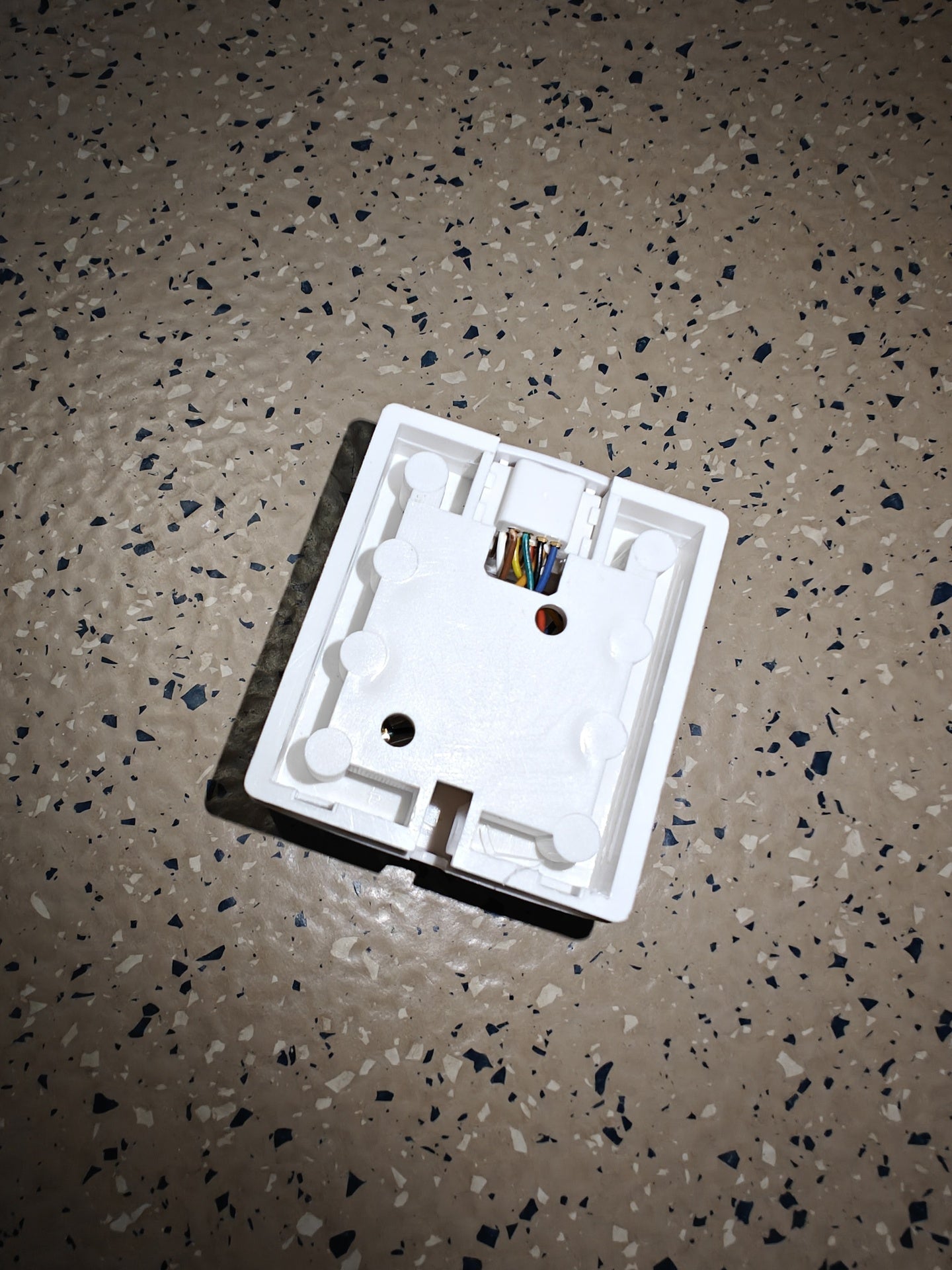 Modularudtag - RJ45(8P8C) hun, til vægmontering, Hvid