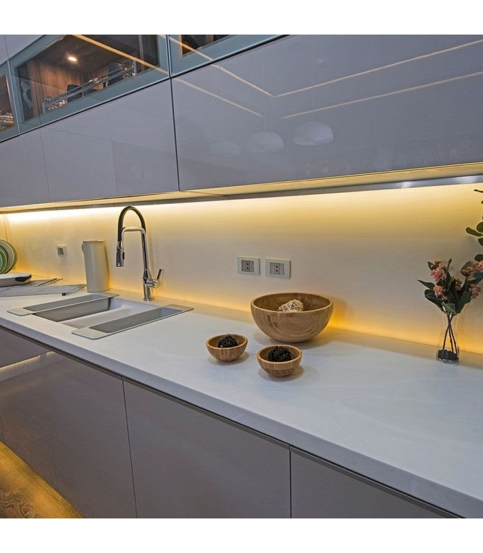 10,8W/M LED bånd, 3000K Varm hvid, 5 meter, 12V