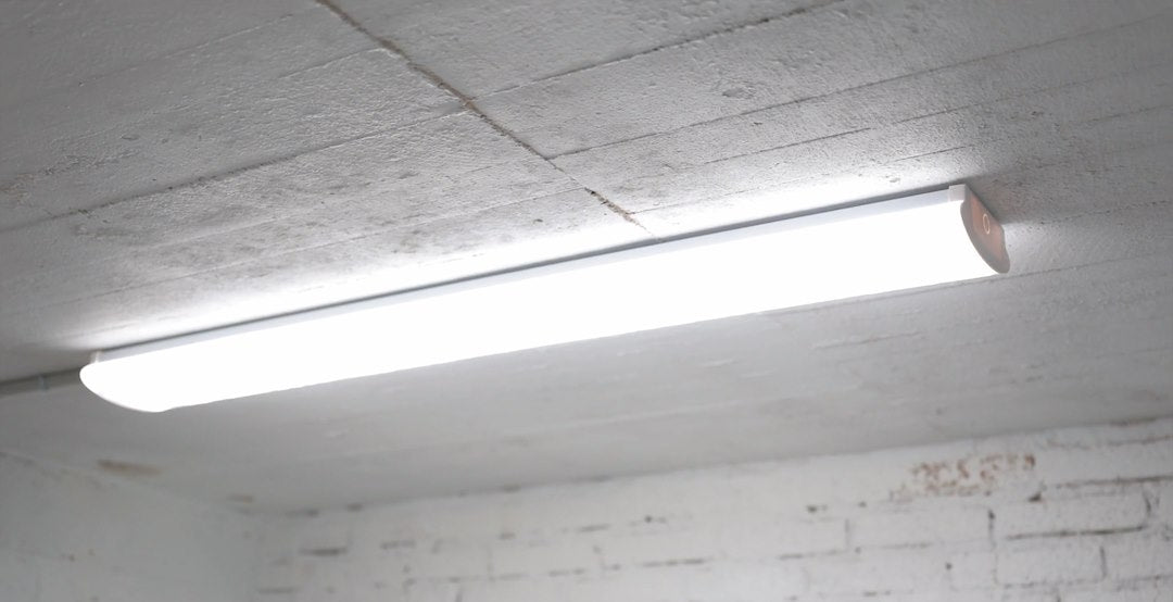 COSMOS LED-R, 2x9W. 3000K. Transparent, IP44