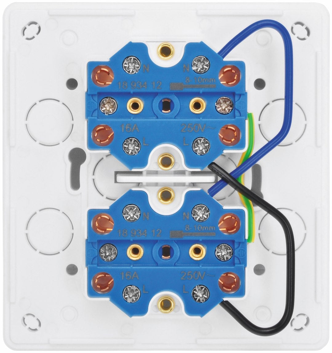 Stikkontakt schuko med 4 udtag i hvid