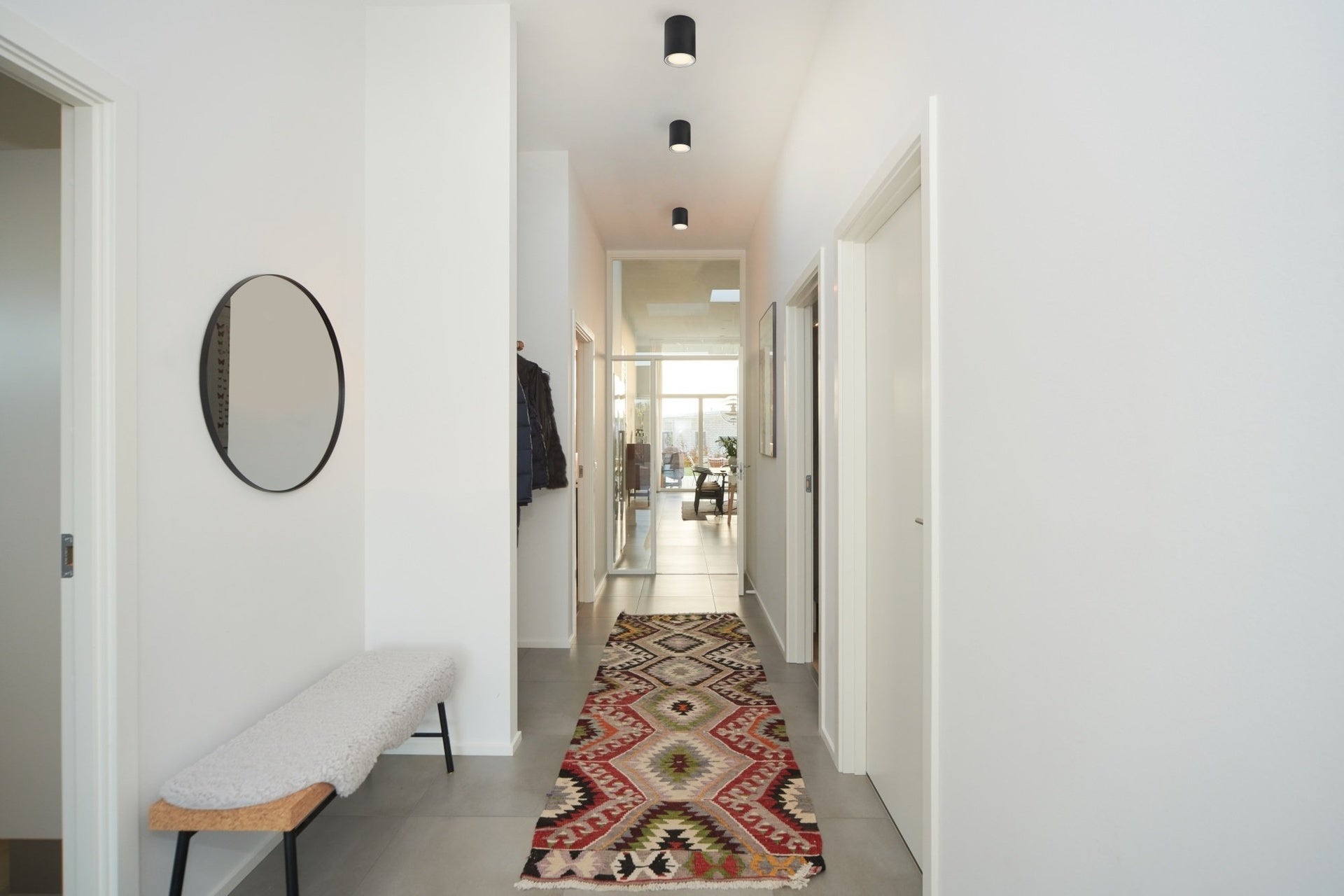 Påbygningsspot Fallon Long, LED 8,5W 500 lumen, hvid/hvid