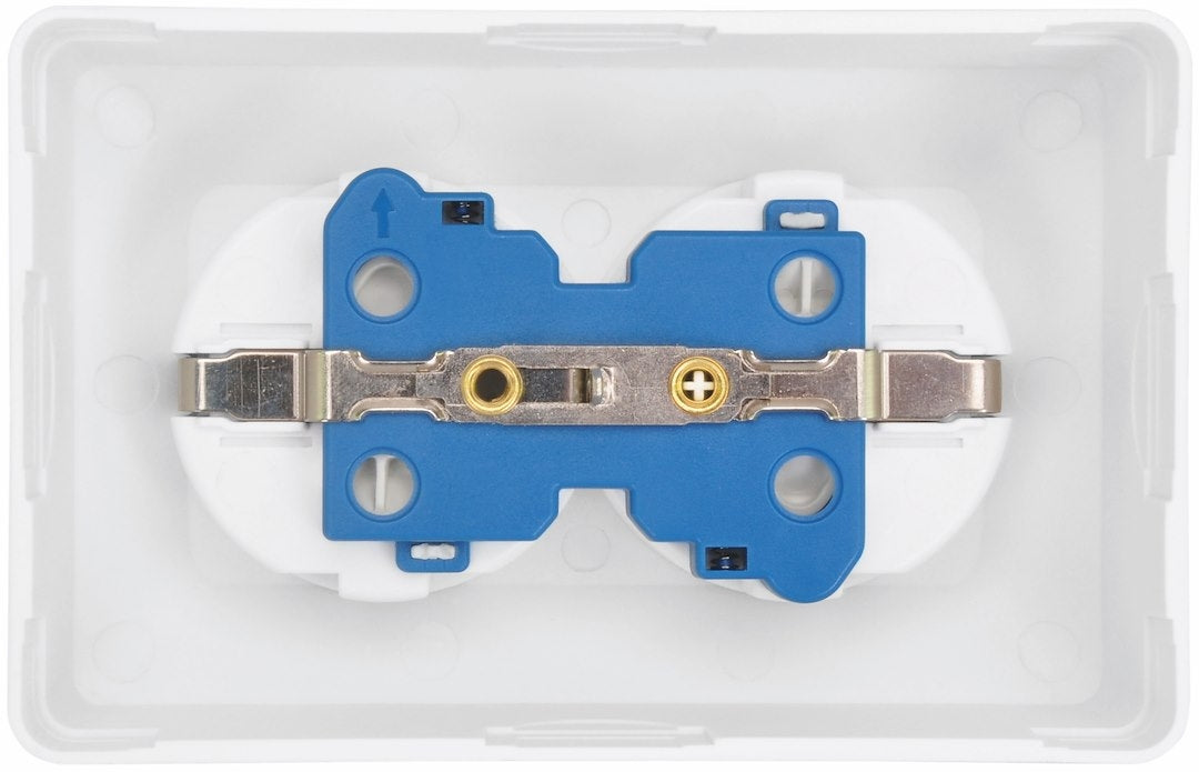 Stikkontakt dobbelt med schuko i hvid