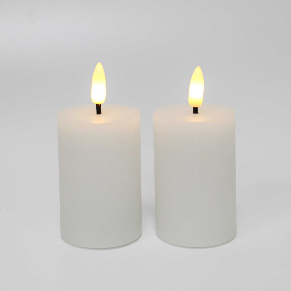 LED Bloklys med flammeeffekt, hvid - 2 stk, inkl. fjernbetjening og timer, 7,5 cm høj, Ø5 cm, ægte stearin