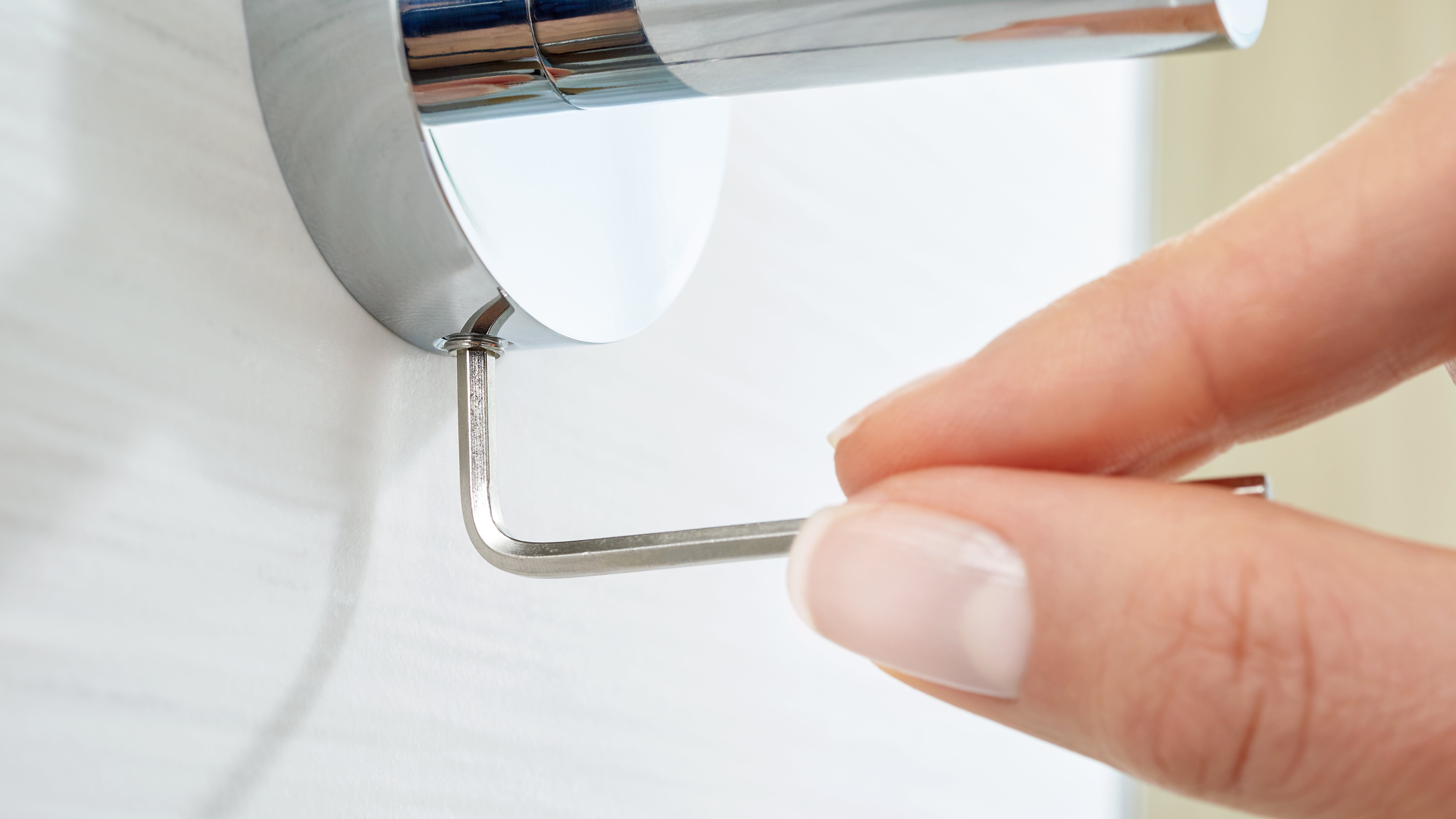 tesa® Smooz toiletpapirholder uden låg krom