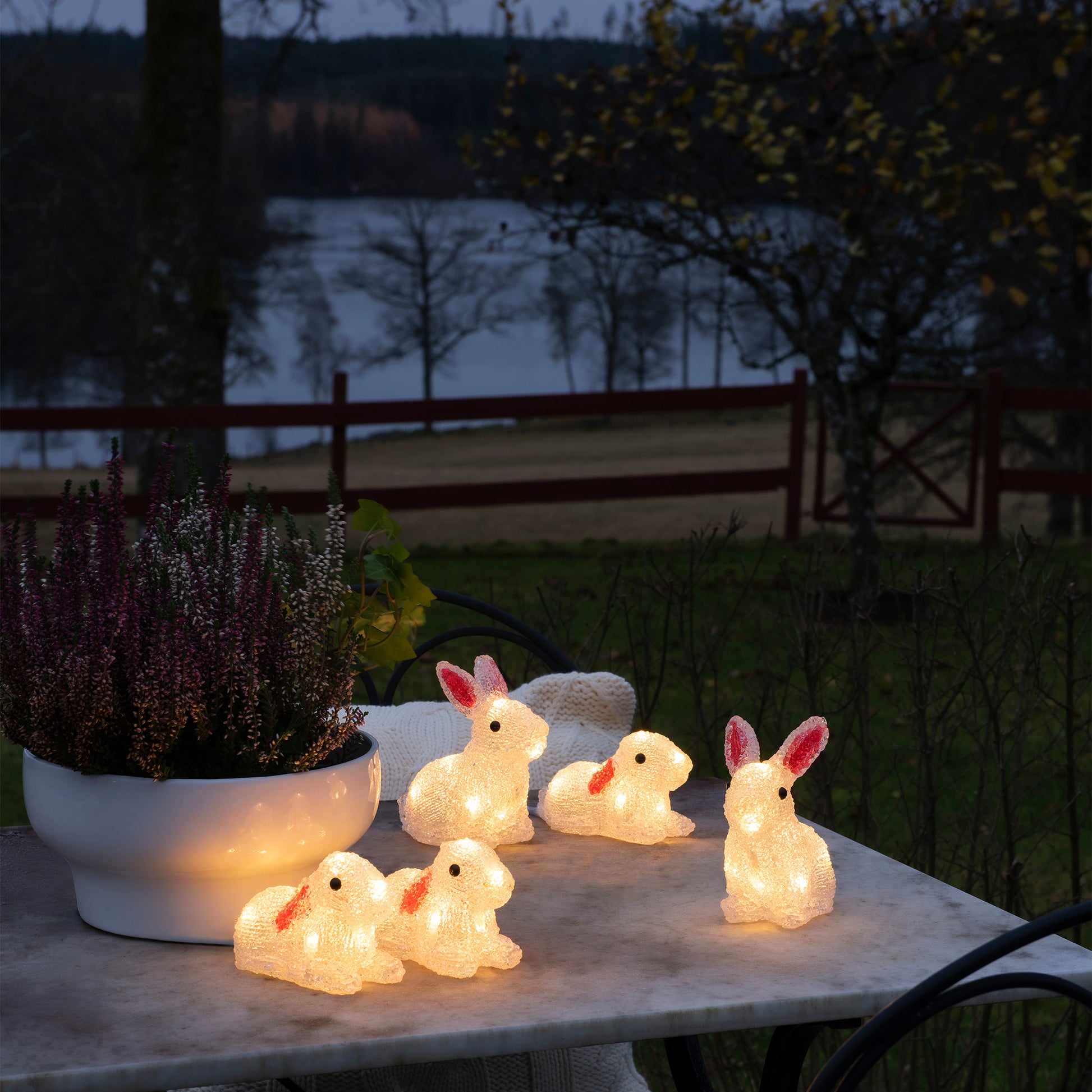 Konstsmide Kaniner i akryl 5 stk. 40 varmhvide LED.