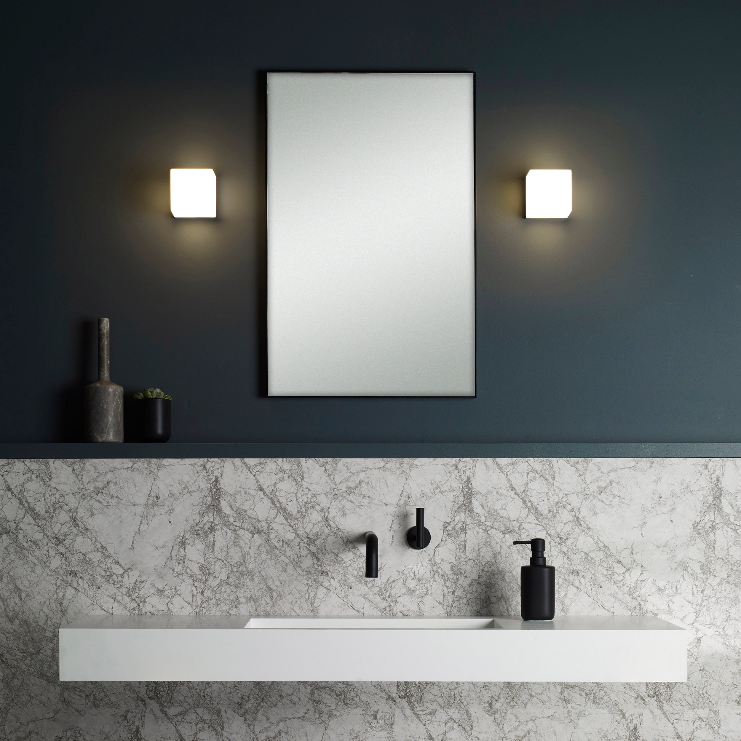 Vægarmatur Astro 0635 Cube, krom, G9 max 40W, IP44
