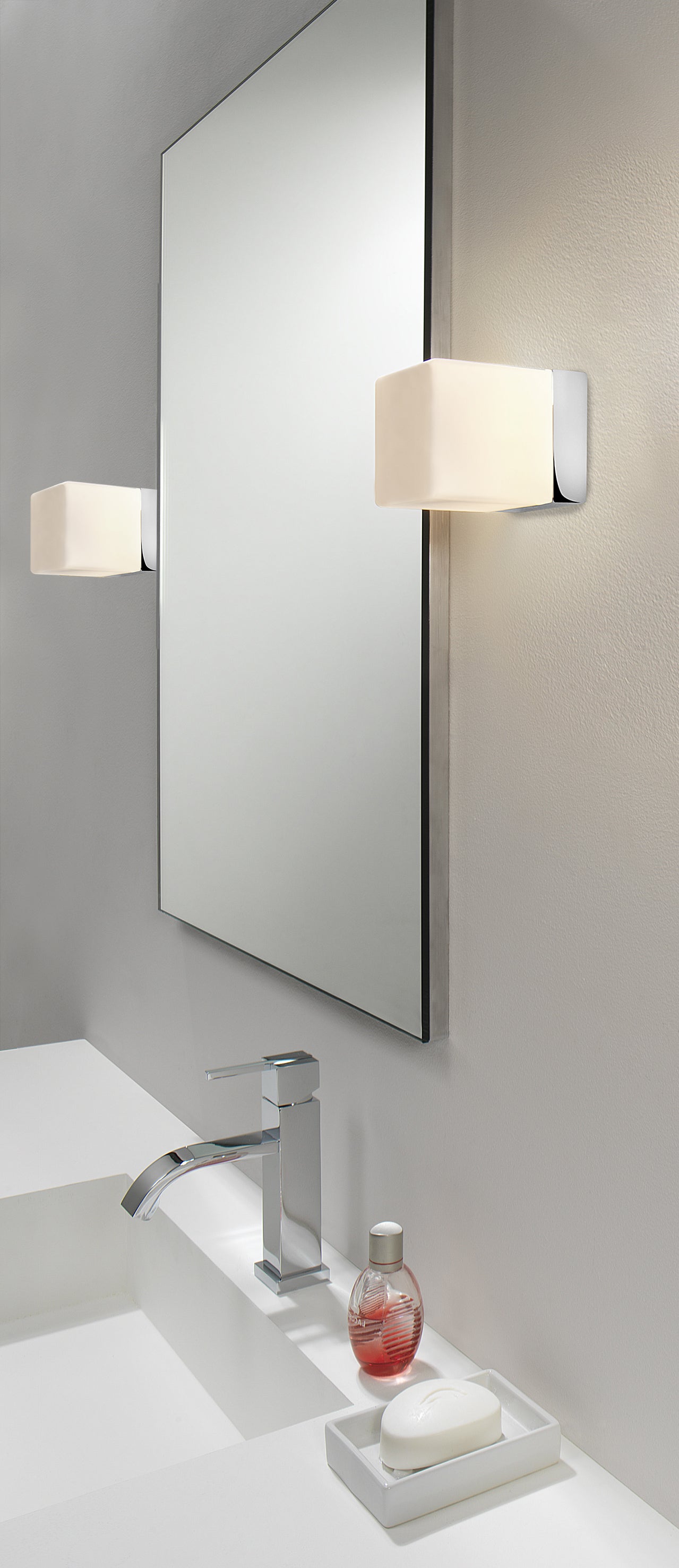 Vægarmatur Astro 0635 Cube, krom, G9 max 40W, IP44