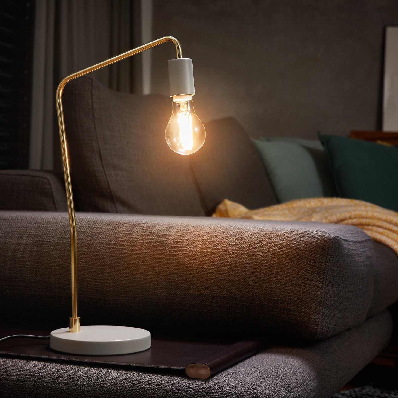 Ledvance LED standard fil 1055lm 5W/830 E27