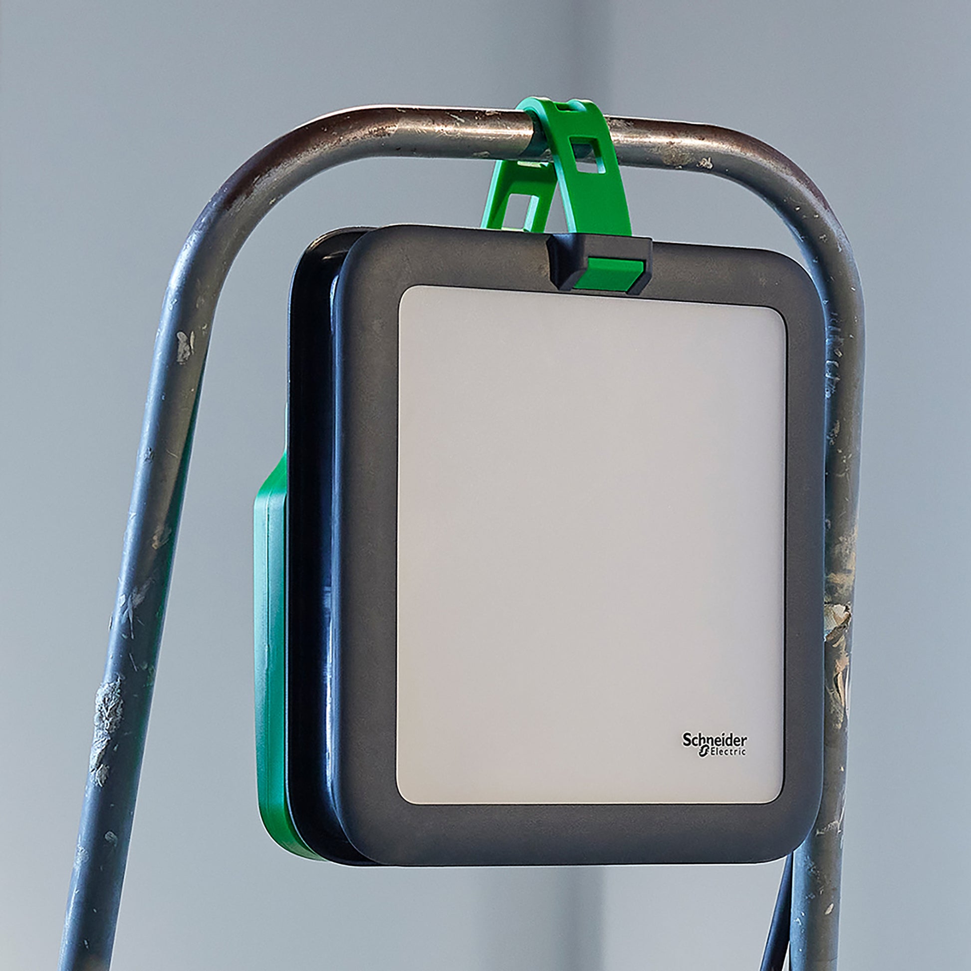 LED genopladelig arbejdslampe Thorsman 4000lm 35W 4000K IP54 2,4A USB-stik type A+C 2-benet stik ude