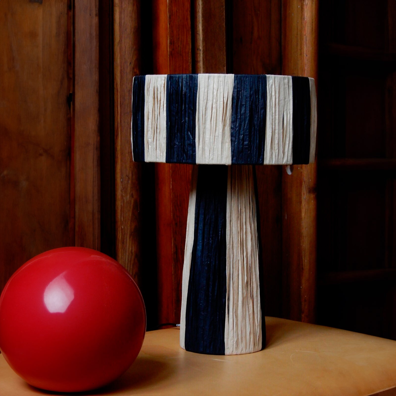 Jore Copenhagens bordlampe Mushroom sort 38x28 cm