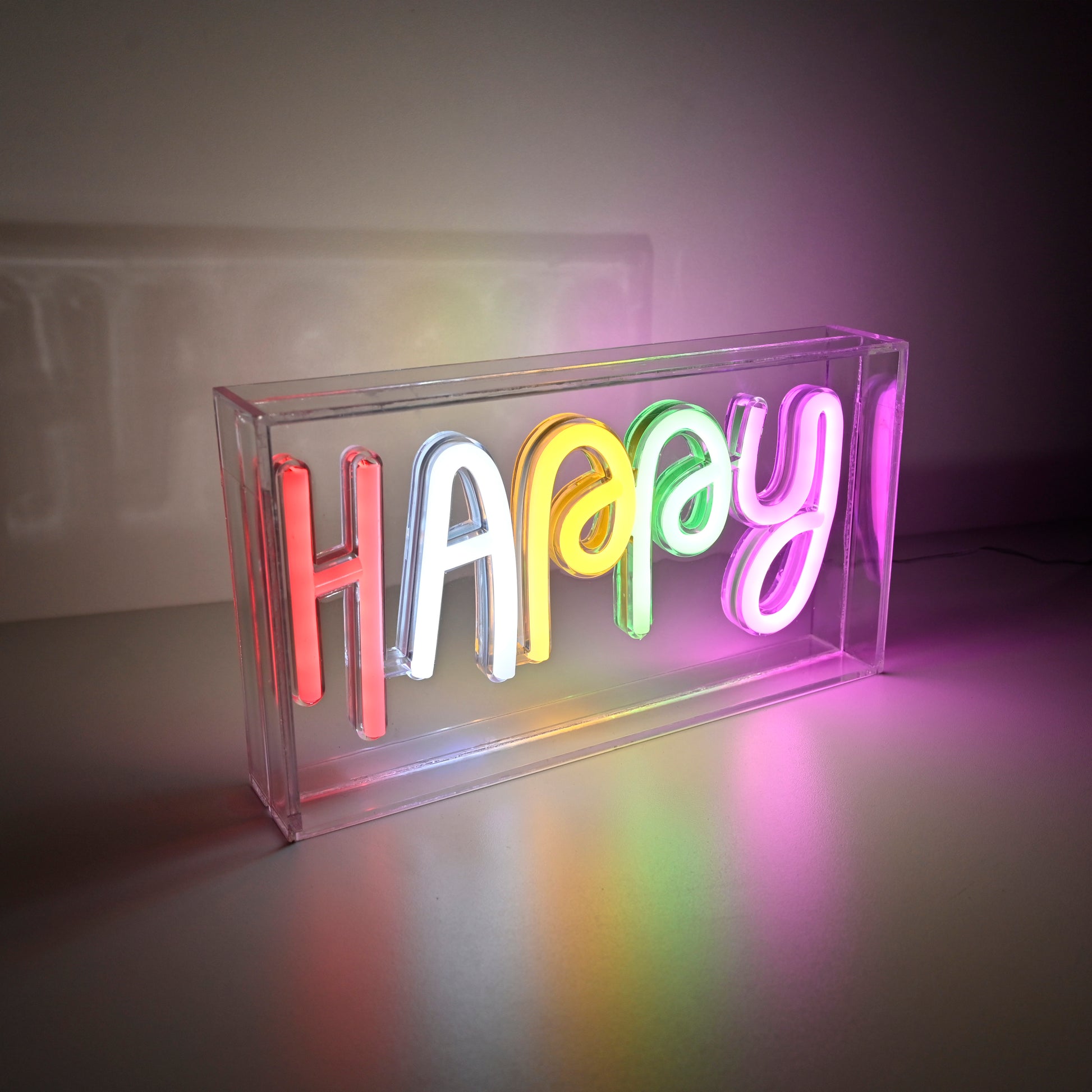 Happy neon skilt i acryl med led lyskilde og usb ladekabel