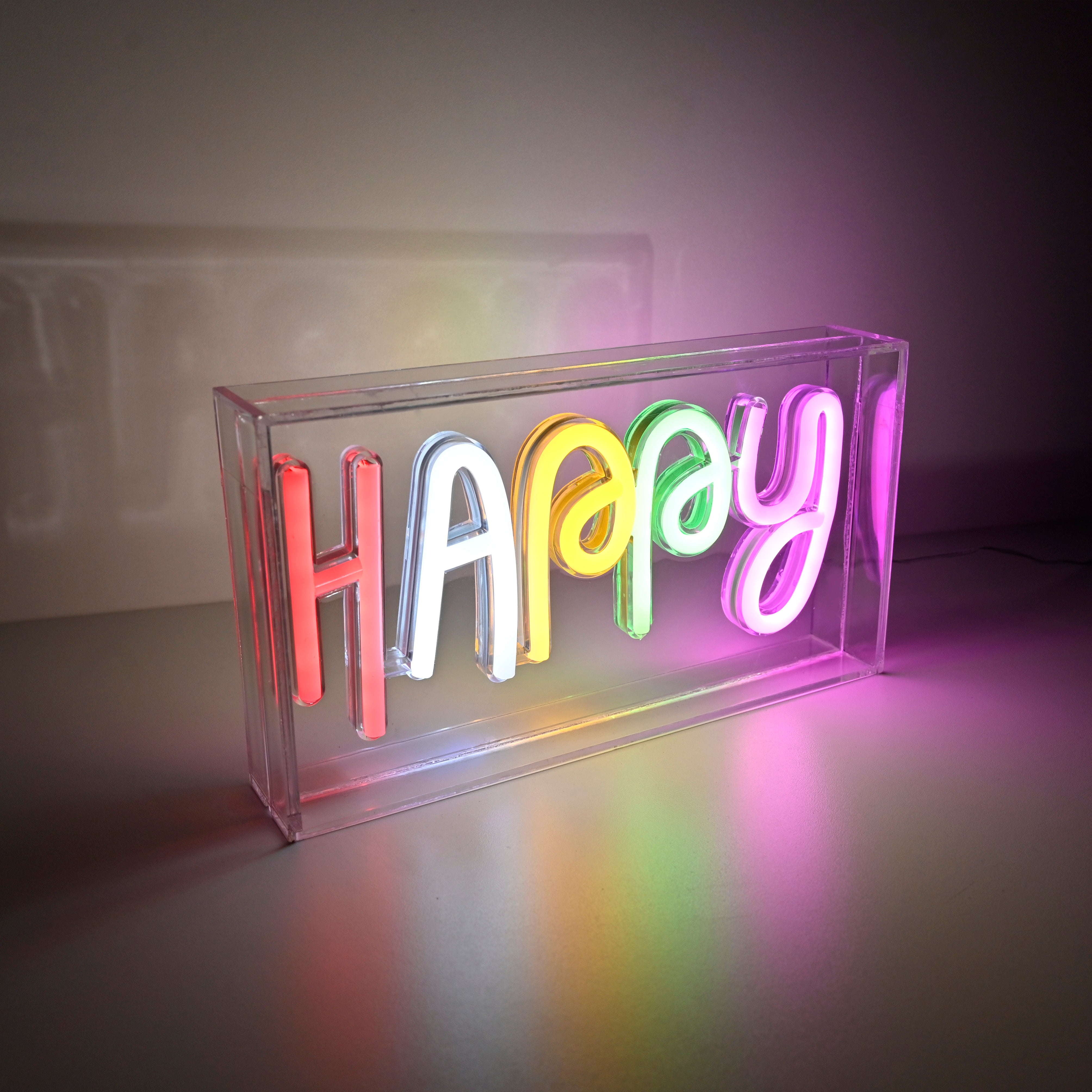 Happy neon skilt i acryl med led lyskilde og usb ladekabel