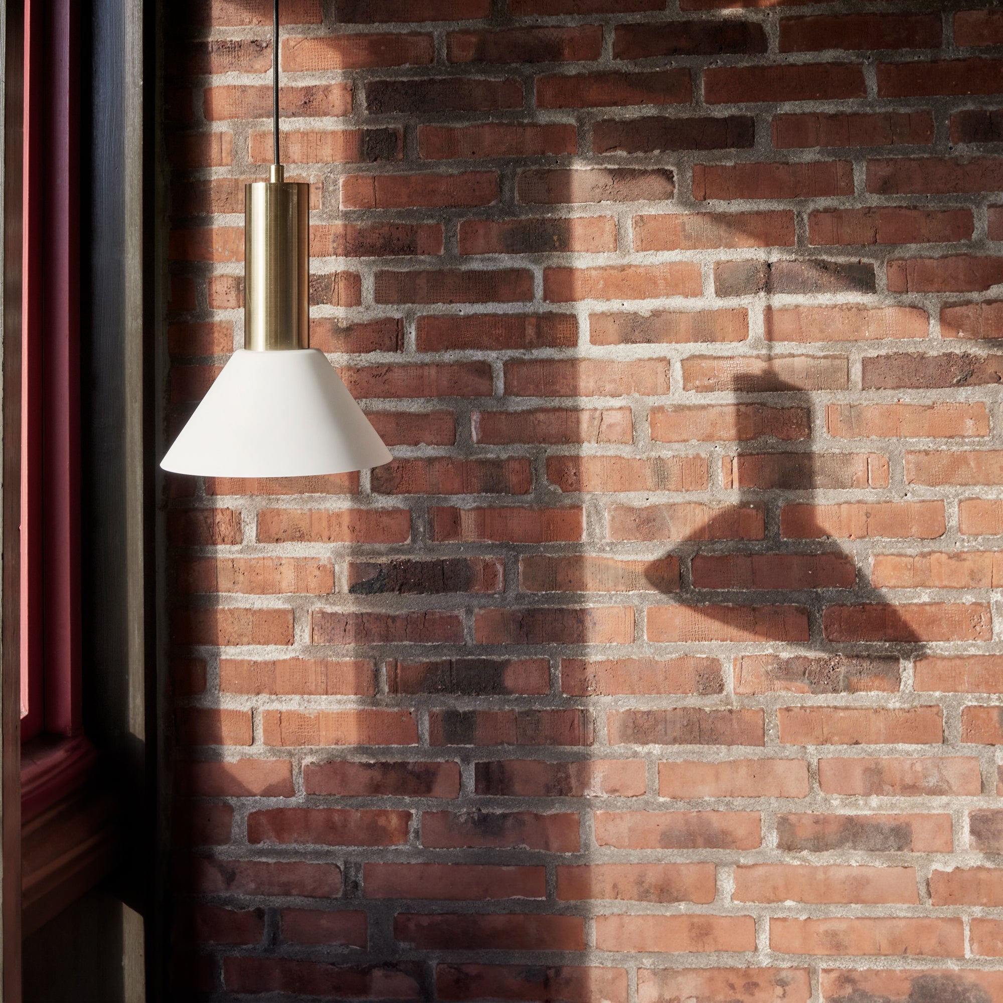 Hübsch contrast loftlampe messingfarve