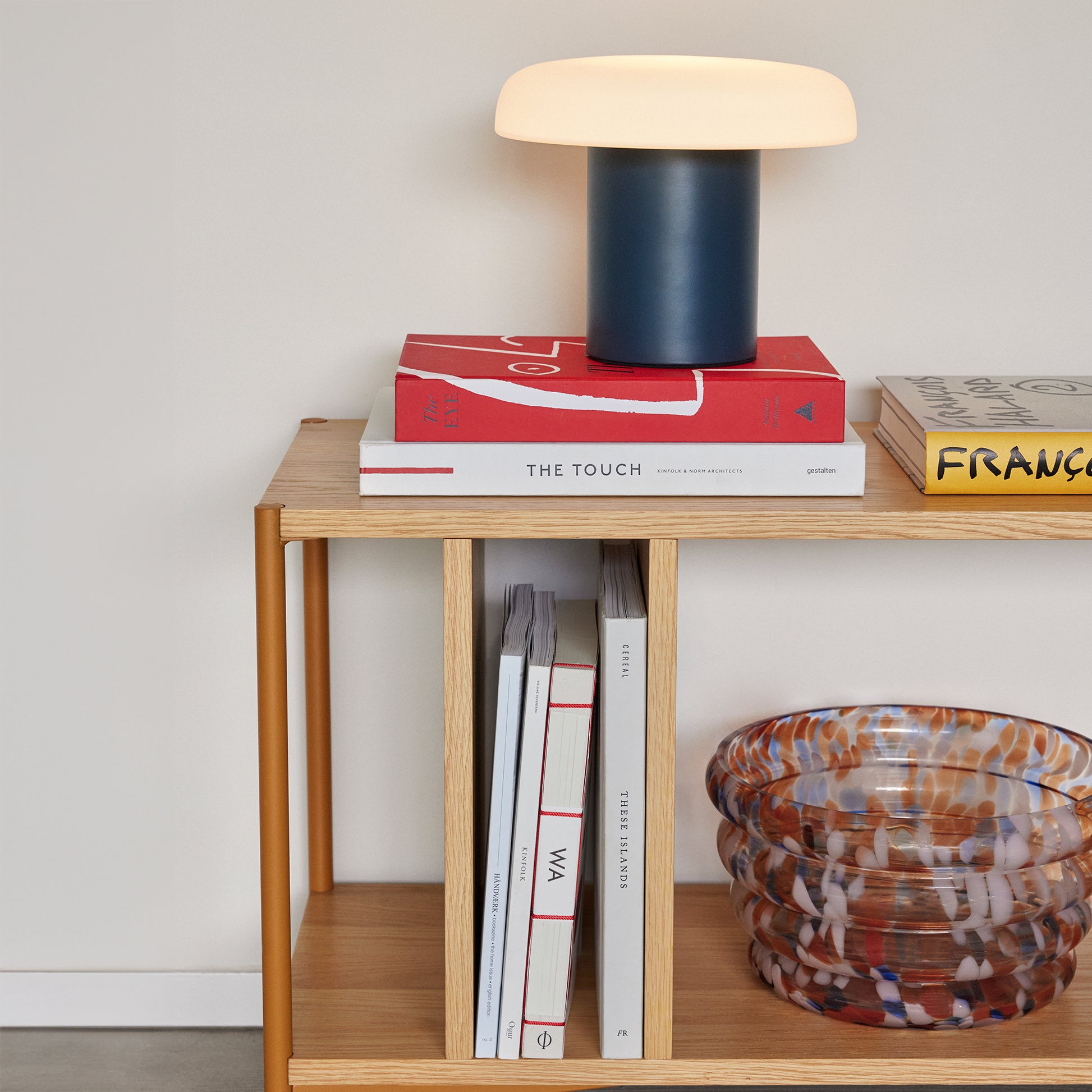 Hübsch ateliers bordlampe mørkeblå/hvid